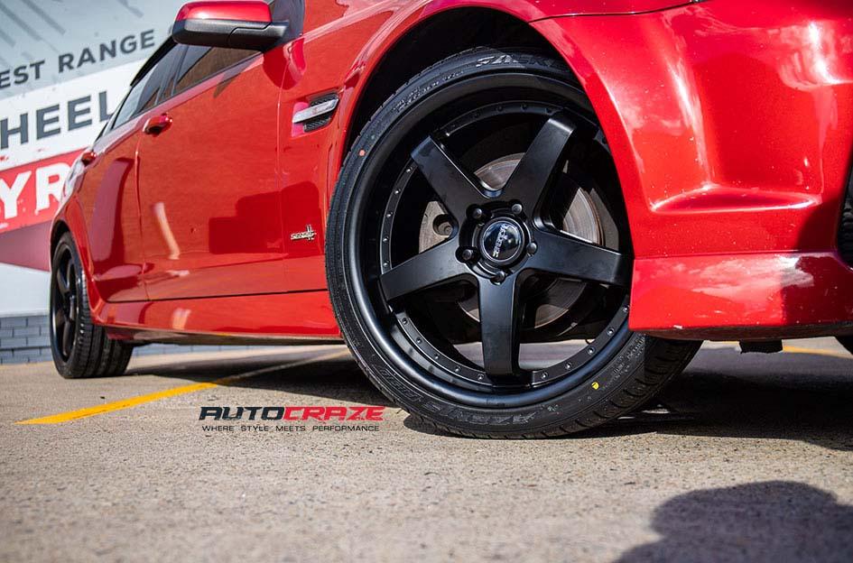 HOLDEN-COMMODORE-DETROIT-SATIN-BLACK